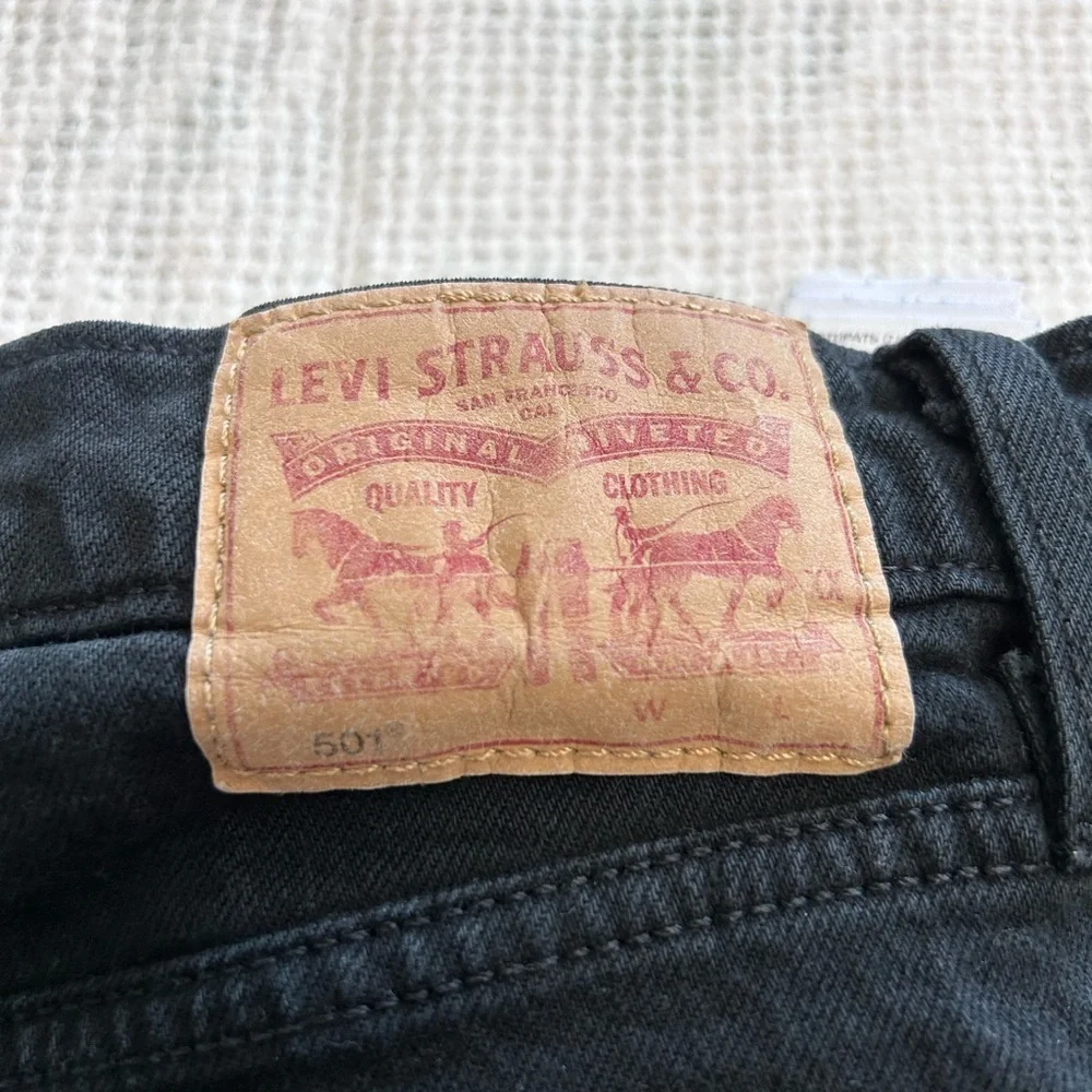 Levi Strauss & Co Women’s Button Fly Black Jeans

Size 8 - Picture 5 of 9